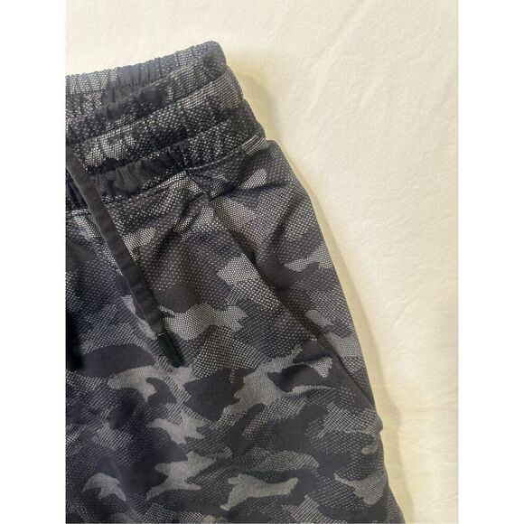 Lululemon Men Pace Breaker Black Camouflage unlined gym active shorts, size smal - Picture 3 of 7